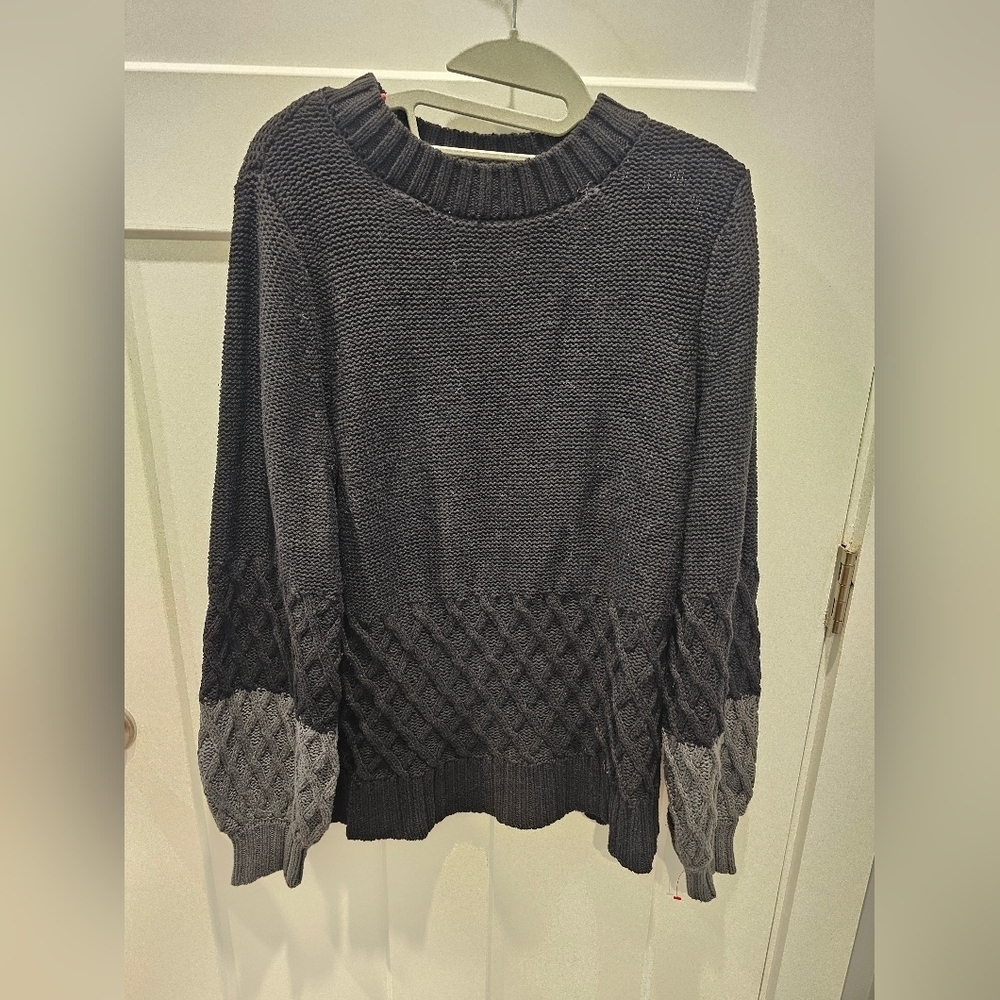 Crown & Ivy Gray Cable Knit Colorblock Sweater Size M Textured Cotton Blend